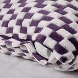 Soft, checkered throw pillow with zipper closure. Made of recycled polyester, perfect for teens.