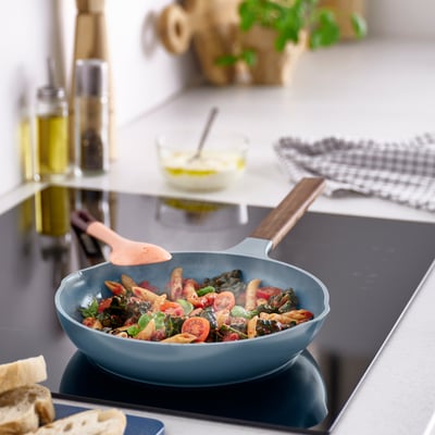 Cook with KLIPPFISK pan. Grey-blue, aluminium, wooden handles, table-ready.