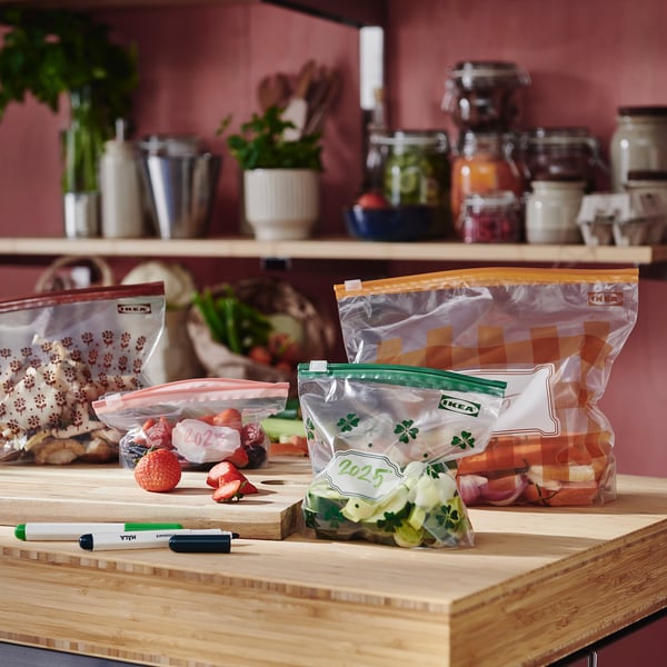 Ikea KÖSSEBÄR bags with fruits/veggies on counter