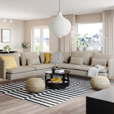SÖDERHAMN sofa: modern, neutral tones, spacious, with ample cushions. Complements large windows, brightening the room, with a cozy, inviting design.