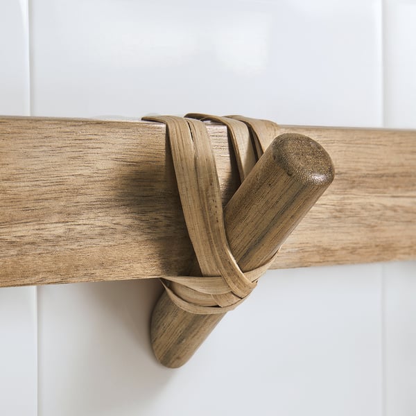 Wooden robe hook, part of the STOREDAMM series, crafted from acacia with clear lacquer finish, mounted on a white wall.