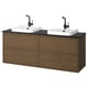 Doppelter Badezimmer-Waschtisch, braune Eichenoptik, zwei weiße Waschbecken, schlanke schwarze Arbeitsplatte, Wandmontage, modernes, minimalistisches Design.