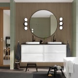 Modernes Badezimmer mit weißem ÄNGSJÖN-Waschtisch, rundem Spiegel, schwarzen Akzenten, zwei Waschbecken und Handtüchern.