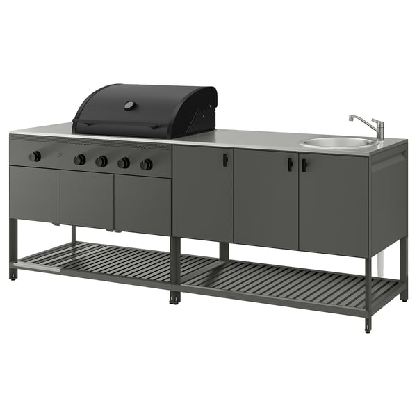 Schwarze Außenküche mit Gasgrill, Spüle und Stauraum. Modernes Design mit Metall- und Emaillematerialien.