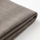 Nahaufnahme aus weichem, strukturiertem grauem Stoff. Detail mit gefalteten Kanten. BERGMUND Serie von ikea.