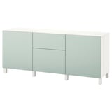 Modernes weißes und hellgrünes BESTÅ Sideboard mit rechteckigem Design und mehreren Fächern. Robuster, schlanker und minimalistischer Look, sitzt auf vier Beinen.