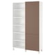 Weißes BESTÅ-Bücherregal, braune Türen, verstellbare Regale, Holzbeine.