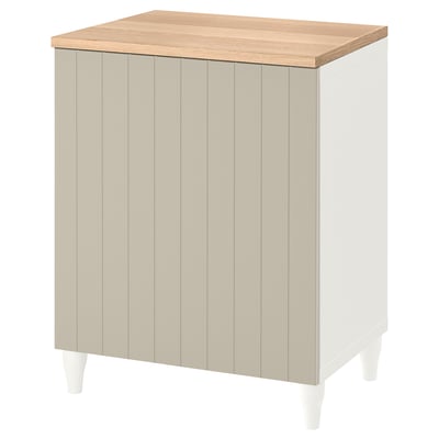 Ein weißer BESTÅ Beistellschrank mit heller Holzplatte in minimalistischem Design.