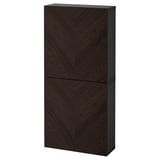 Dunkelbrauner, rechteckiger Wandschrank mit Holzmaserung mit Chevron-Muster, mit zwei Türen mit Soft-Close-Scharnieren.