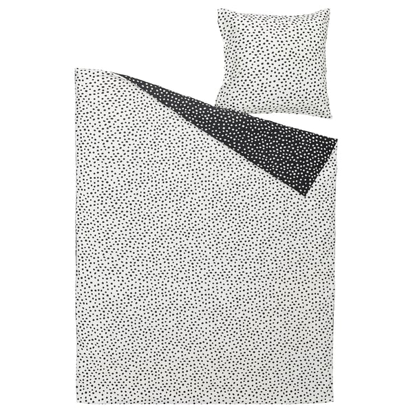 BJÖRKGRÅMAL Bettdecken-Set; weiß mit schwarzen Tupfen, Baumwolle-Viskose, rechteckig mit Kissen, schlichtes Punktdesign.