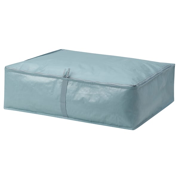 Eine hellblaue BRUKSVARA Aufbewahrungsbox. Es ist rechteckig und besteht aus recyceltem Bopp-Kunststoff mit einem Polyester-Reißverschluss. Perfekt zum Organisieren und Verstecken von Gegenständen.