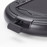 Schwarzer Handheld-Vergrößerungsspiegel mit USB-C-Anschluss, glatten Kanten und sicherem Riegel.