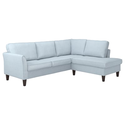 Hellblaues EKHOLMA L-förmiges Sofa, modernes Design mit dunklen Holzbeinen.