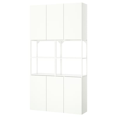 Weißer ENHET-Stauraum, modernes Design mit einer Mischung aus offenen und geschlossenen Schränken.