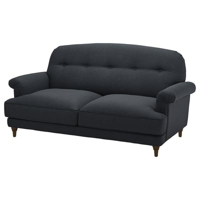 Dunkelgraues ESSEBODA-Sofa mit getufteter Rückenlehne, gerollten Armlehnen und Holzbeinen.