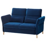 FAMMARP Sofa aus blauem Samt mit verstellbaren Kissen und Holzbeinen.