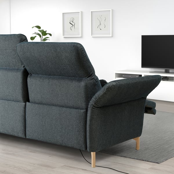 Modernes schwarzes FAMMARP-Sofa mit verstellbaren Abschnitten, TV-Konsole und Wandkunst.