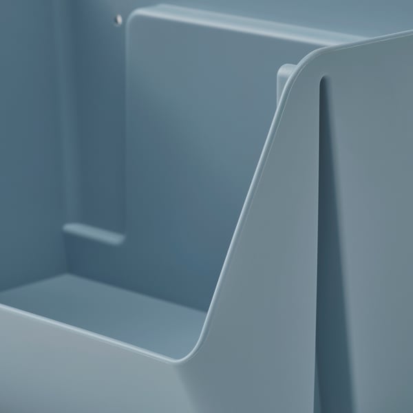 Detail des weißen Kunststoff-Aufbewahrungsbehälters mit glatten Kanten und robuster Konstruktion.