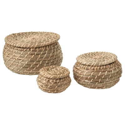 Ein Set mit 3 Weidenkörben in der Farbe Seegras natur; runde Form, handgewebt, mit Deckeln; Ideal für die Lagerung.
