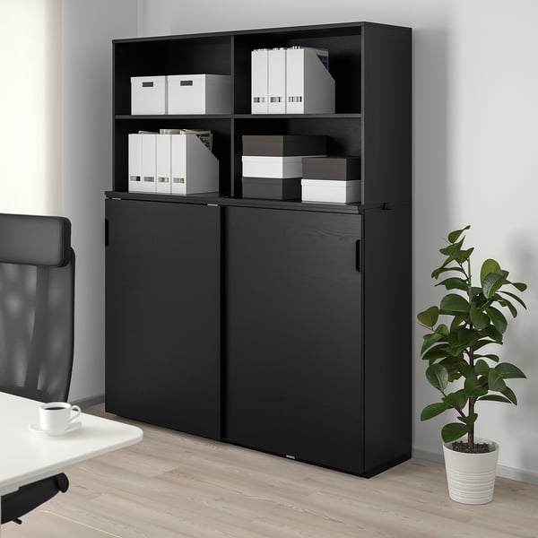 GALANT Aufbewahrung mit Schiebetüren - schwarz gebeiztes Eschenfurnier