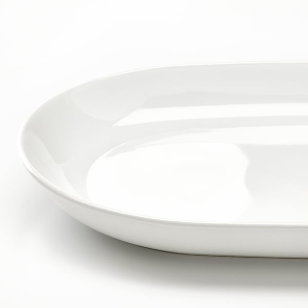Einfaches, elegantes weißes Gericht, glatt und glänzend, ideal für jede Mahlzeit und zeigt hochwertige Handwerkskunst.