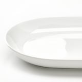 Einfaches, elegantes weißes Gericht, glatt und glänzend, ideal für jede Mahlzeit und zeigt hochwertige Handwerkskunst.