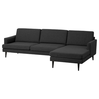Dunkelgraues modernes Sofa mit Chaiselongue, schlanken Beinen, drei Rückenkissen, einladendes Design.