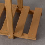 Möbelgestell aus Holz. Robuste Ausführung mit sichtbaren Schrauben und geschlitzten Stützen.