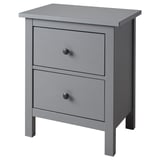 Grauer HEMNES Nachttisch aus Holz mit zwei Schubladen.