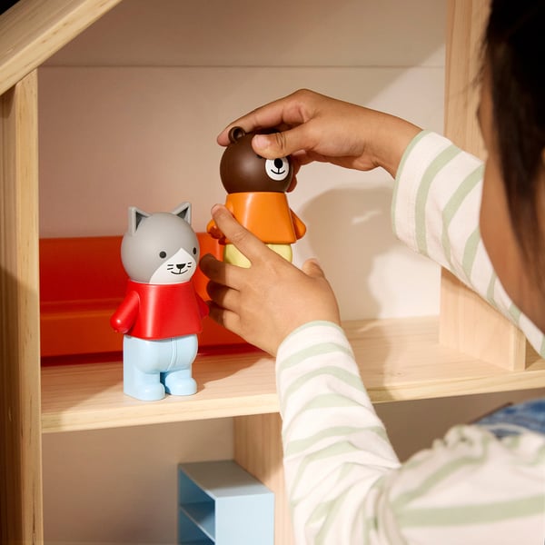 HUSET Puppenhausmöbel und -figuren, Wohnzimmer/Küche bunt
