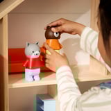 HUSET Puppenhausmöbel und -figuren, Wohnzimmer/Küche bunt