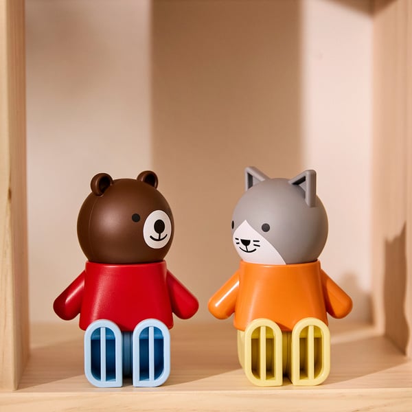 HUSET Puppenhausmöbel und -figuren, Wohnzimmer/Küche bunt