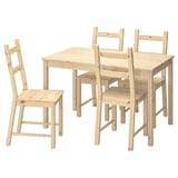 Ein Esszimmerset aus Holz von INGO. Es besteht aus einem hellbraunen quadratischen Tisch und vier passenden Stühlen aus natürlicher Kiefer. Das Set hat ein schlichtes, rustikales Design.
