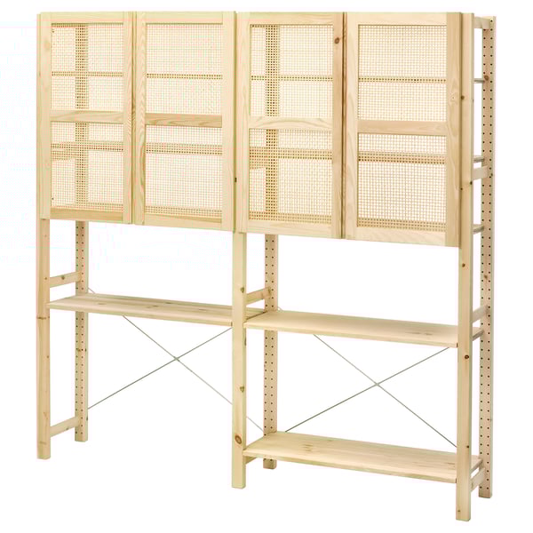 IVAR Regale aus natürlicher Kiefer mit Bambustüren. Vier Türen, zwei Regale. Rustikales, minimalistisches Design.