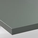 Moderne, schlanke Küchenarbeitsplatte mit geraden Kanten, die in einer raffinierten dunkelgrauen Farbe präsentiert wird, die ihre glatte, langlebige Laminatoberfläche hervorhebt.