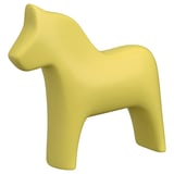 Eine leuchtend gelbe Dalapferd-Figur aus Keramik. Sein glattes, abgerundetes Design ist eine Ikone, mit einer einfachen, einladenden Form, die sich perfekt für die Dekoration eignet.