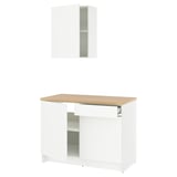 KNOXHULT Küchenset in Weiß mit Arbeitsplatte aus Eiche, modernem Design, Wand- und Unterschränken mit Glastüren.