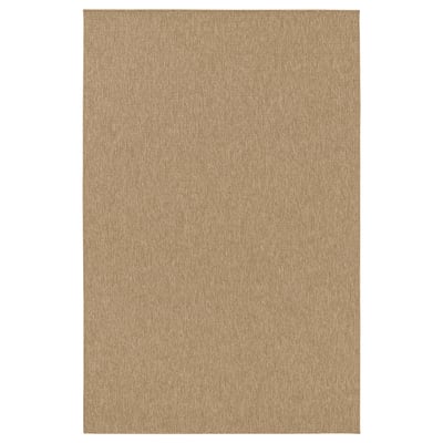 Flachgewebter beige-brauner Teppich, rechteckige, sisalähnliche Textur.