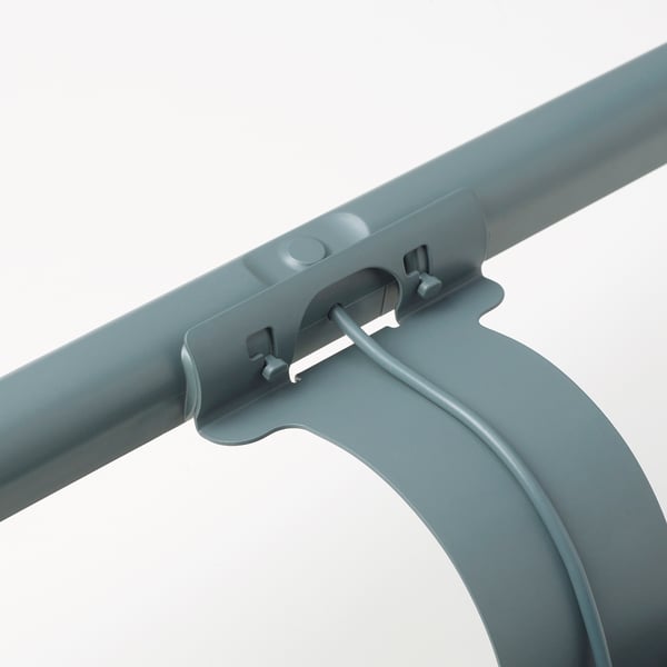 Aufsteckbare LED-Lampe mit magnetischer Befestigung mit einem schlanken Design in grauer Farbe. Die hochwertige Verarbeitung mit Kunststoff- und Metallkomponenten.