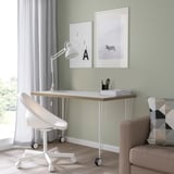 Homeoffice: LAGKAPTEN Schreibtisch, Haarnadelbeine, runder Stuhl, Zebra Wandkunst