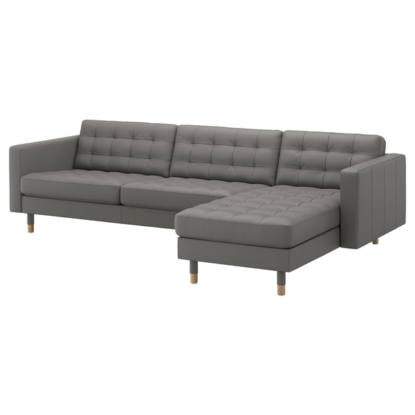 Graues L-förmiges Ledersofa mit getuftetem Design und Holzbeinen.