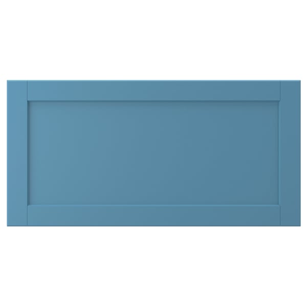 LERHYTTAN blaue Schubladenfront mit Holzrahmen und abgeschrägten Kanten.