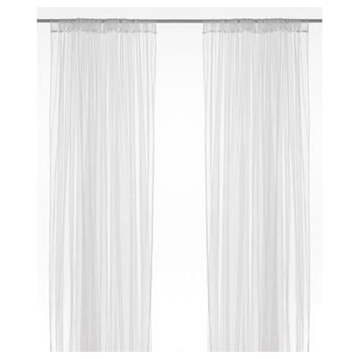 Weiße LILL Gardinen mit Schlitz für breite Fenster, weiches Licht, halbtransparent.