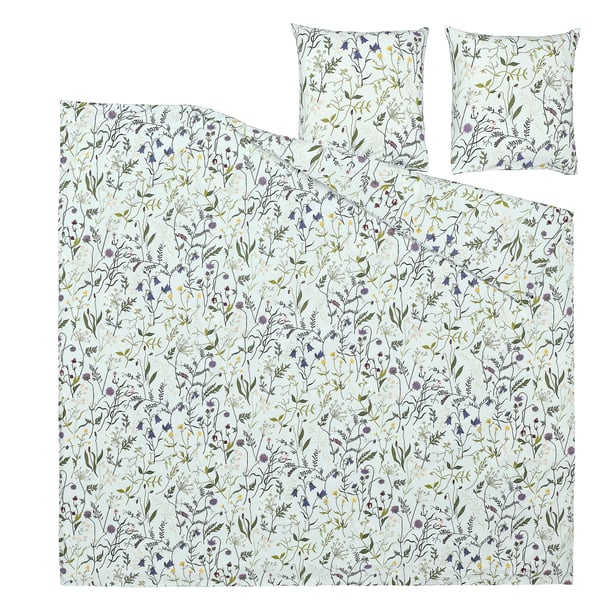 MATTOXBÄR: hellblaue Blumendecke und Kissenbezüge, 100 % Baumwolle.