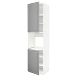 Ein weißer METOD-Küchenschrank mit grauen Bodbyn-Türen in traditionellem Design mit abgeschrägten Kanten und verstellbaren Regalen.