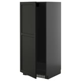 METOD schwarzer Küchenschrank mit verstellbarem Regal.