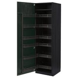 Ein dunkelgrauer METOD Küchenschrank mit mehreren Einlegeböden und ausziehbaren Regalen in modernem, urbanem Design.
