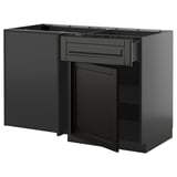 Moderne schwarze Küchenzeile mit schlanken Schubladen und Regal. Teil des METOD-Systems.
