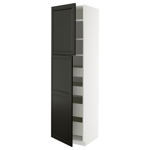 Dieser schwarz-weiße Küchenschrank hat ein schlankes Design mit mehreren Regalen und einer abgeschrägten Tür und bietet modernen Stauraum.