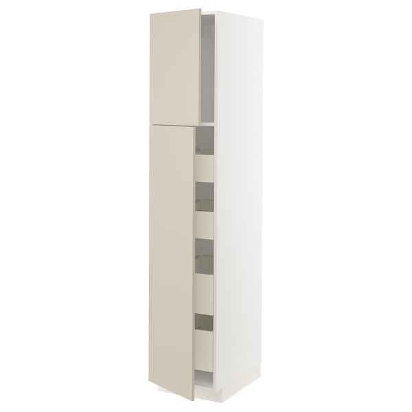 Ein beigefarbener METOD-Küchenschrank mit minimalistischem Design und glatten Oberflächen.